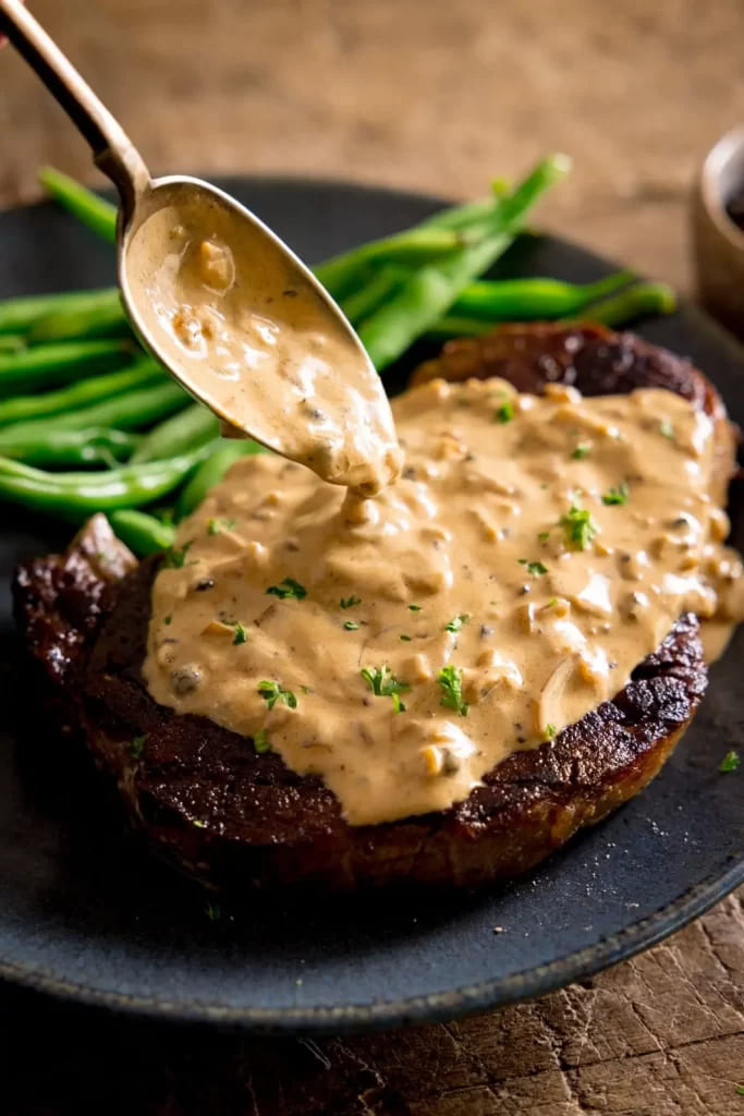 steak with flavourful black pepper sauce