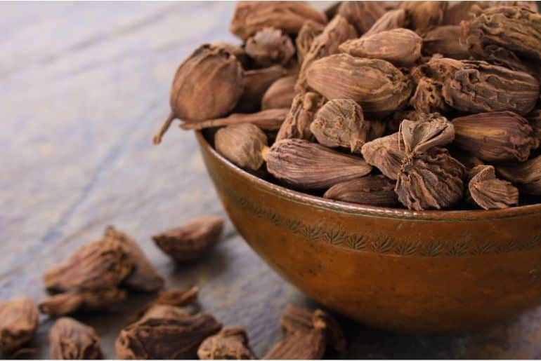 What-is-Black-Cardamom-and-How-Does-it-Taste