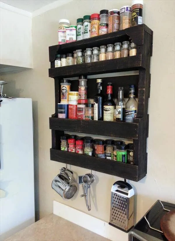 pallet spice rack for the spice jars